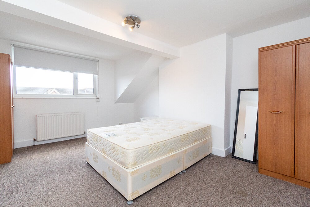 Flat Cricklewood Lane in Greater London
