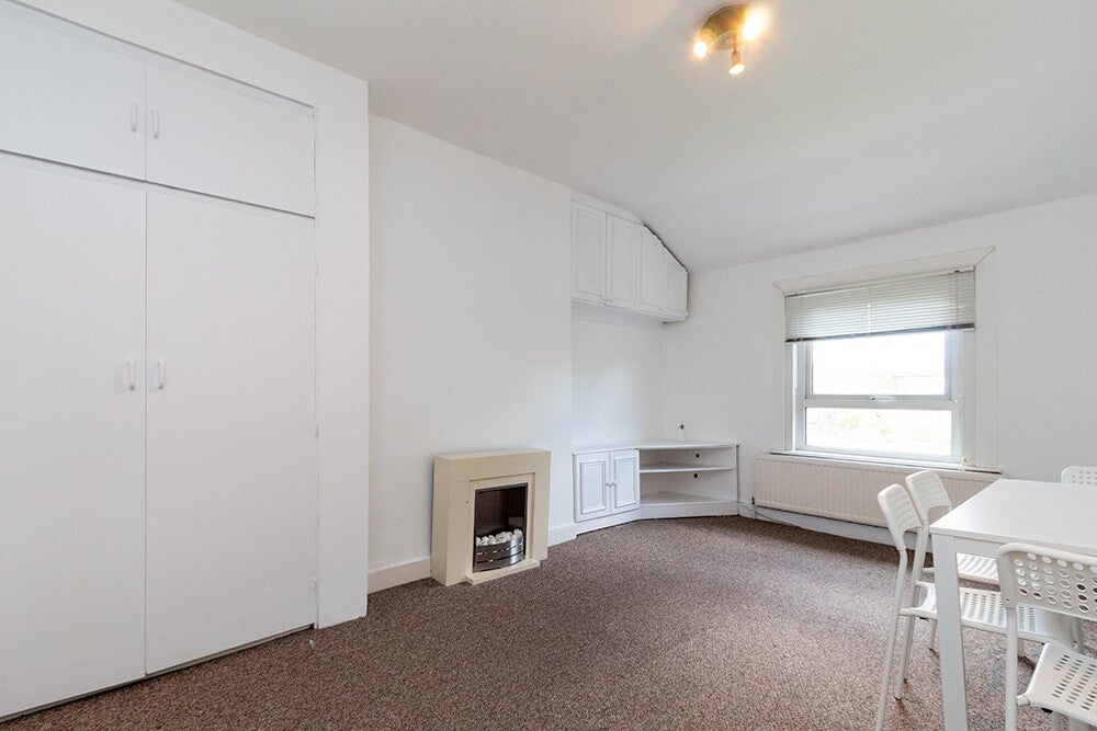 Flat Cricklewood Lane in Greater London