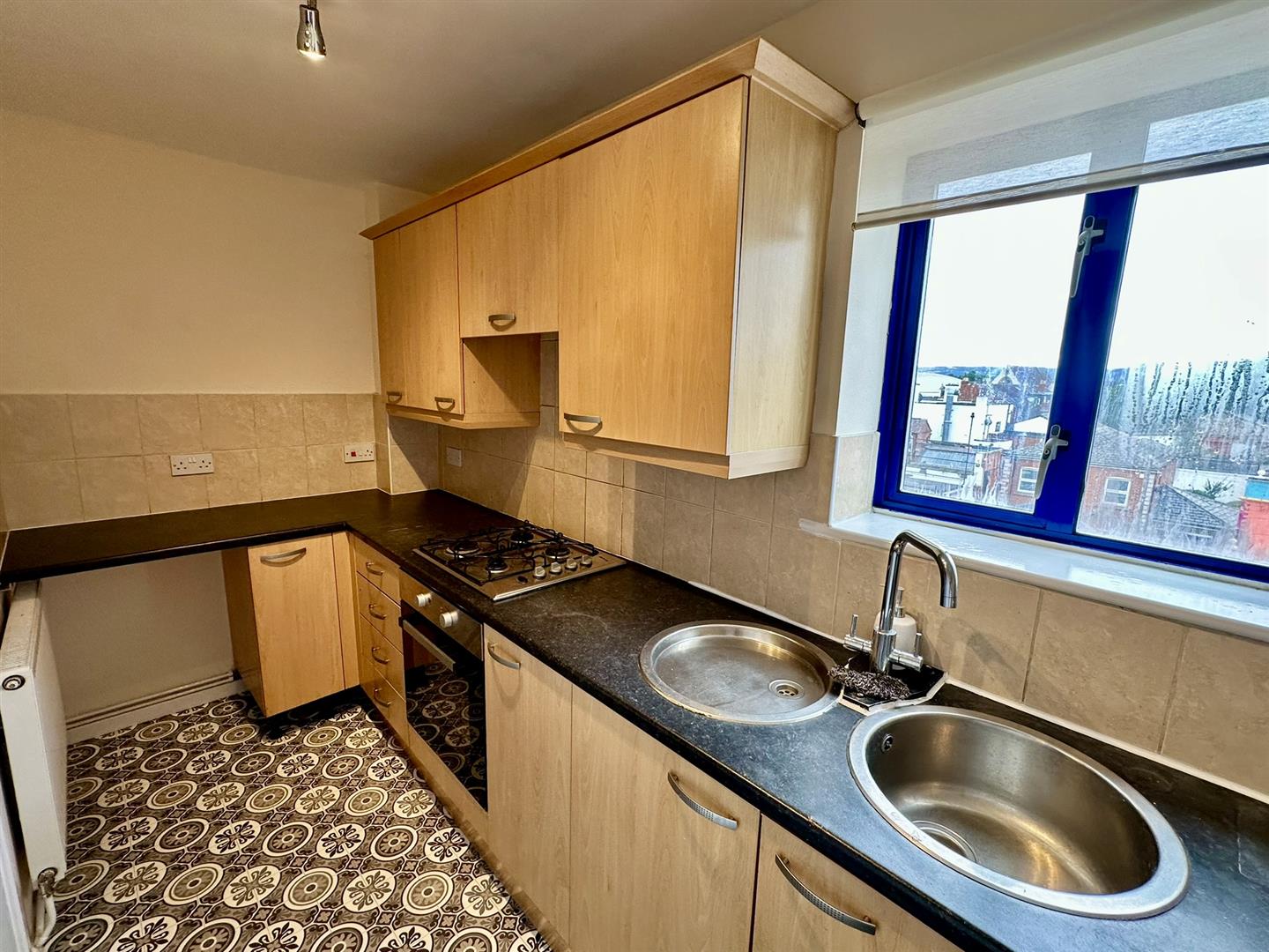 Flat Hampden Way in Gloucester