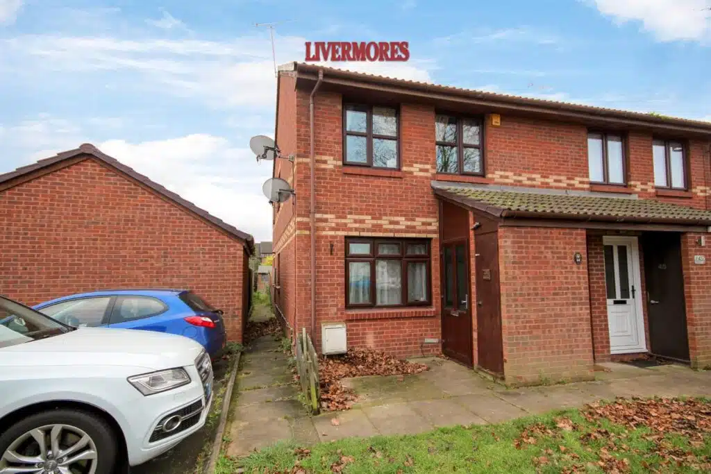 Flat Avonmouth Road in Dartford