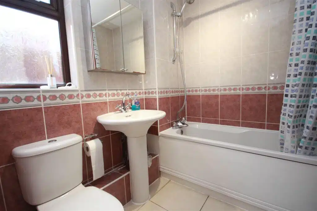 Flat Avonmouth Road in Dartford