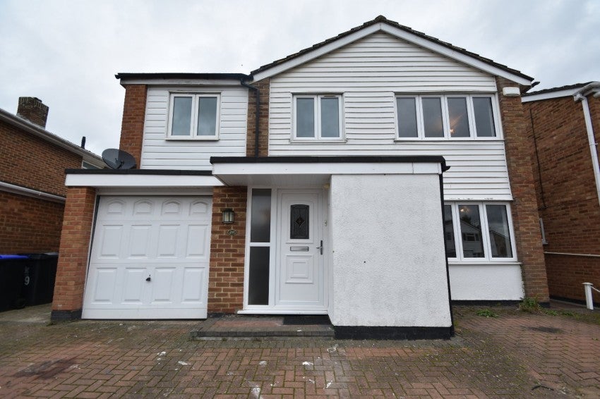 House Homefarm Way in Stoke Poges