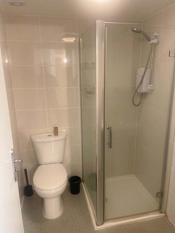 Room Kingfield Street in Greater London