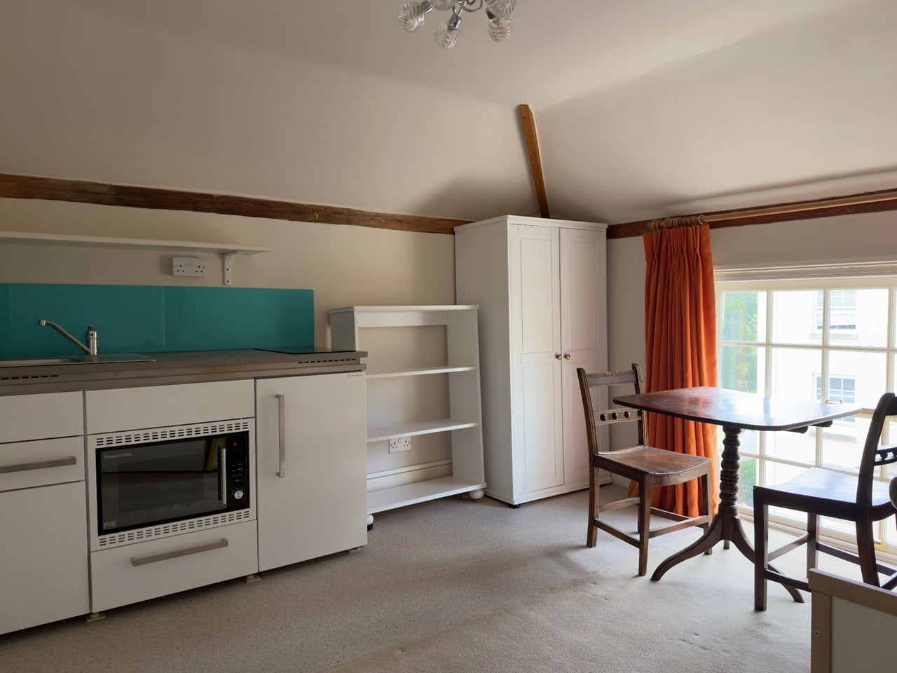 Room High Street in Dacorum