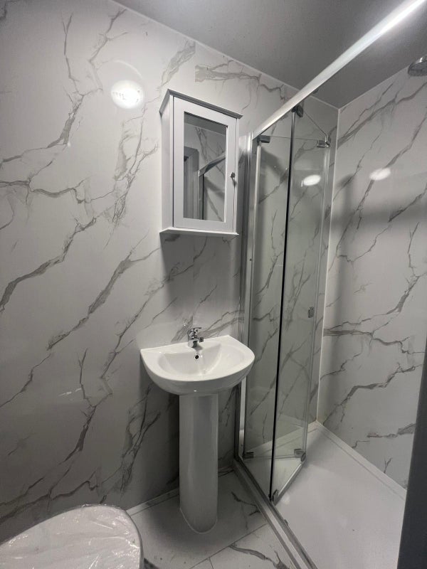 Room Bath Road in Slough