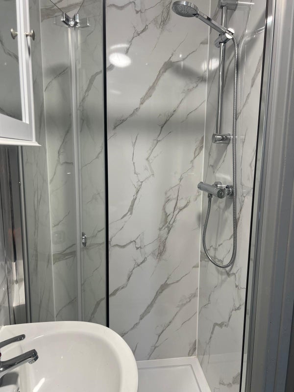 Room Bath Road in Slough