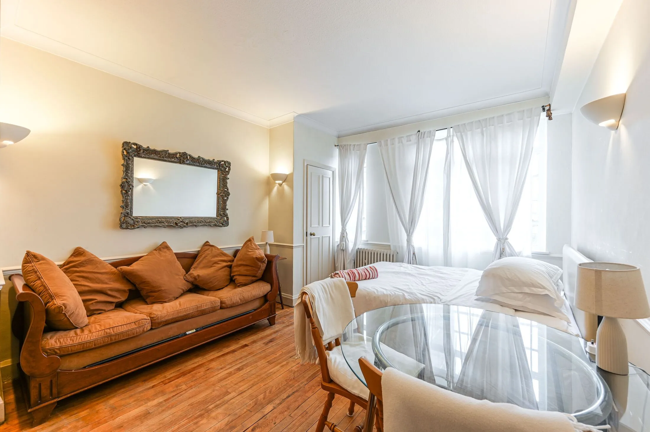 Flat Sloane Avenue in Greater London
