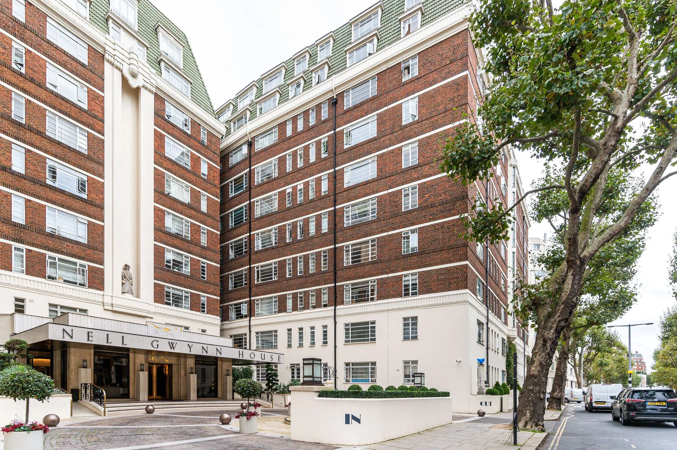 Flat Sloane Avenue in Greater London