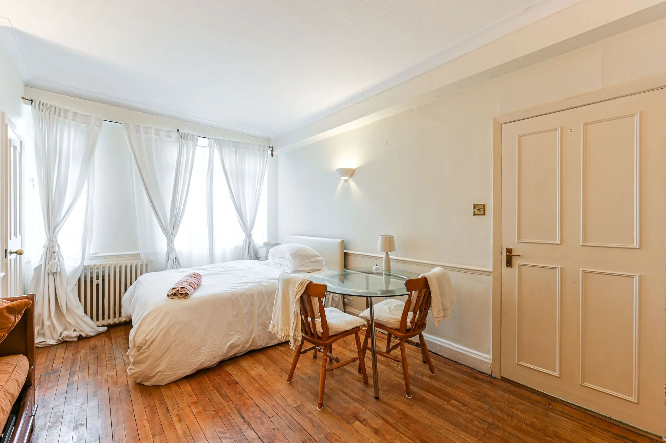 Flat Sloane Avenue in Greater London