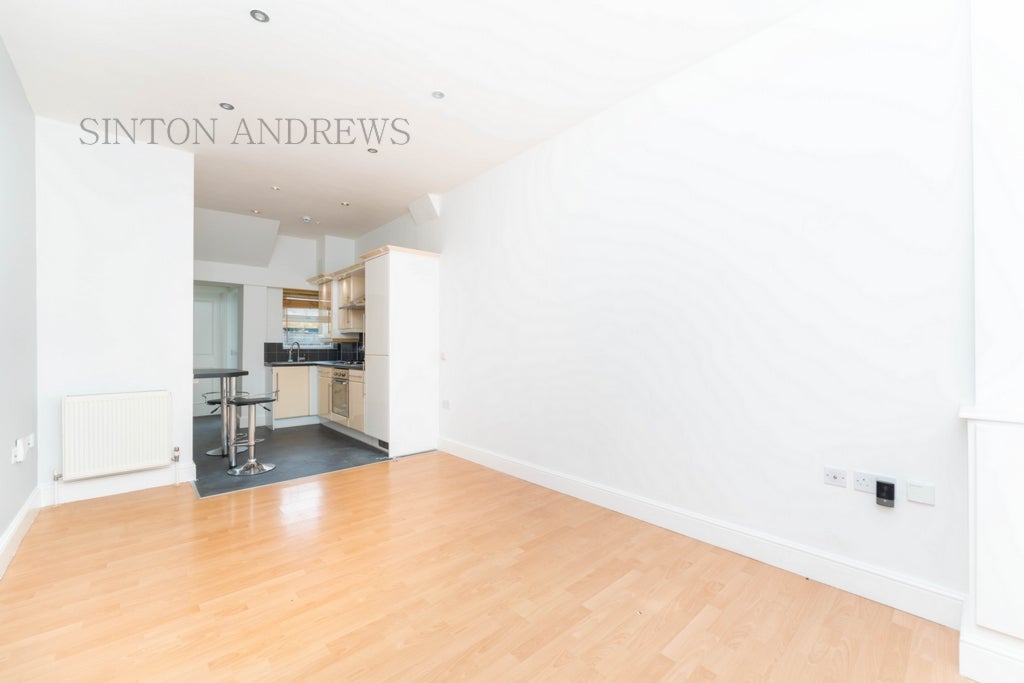 Flat Acton Lane in Greater London
