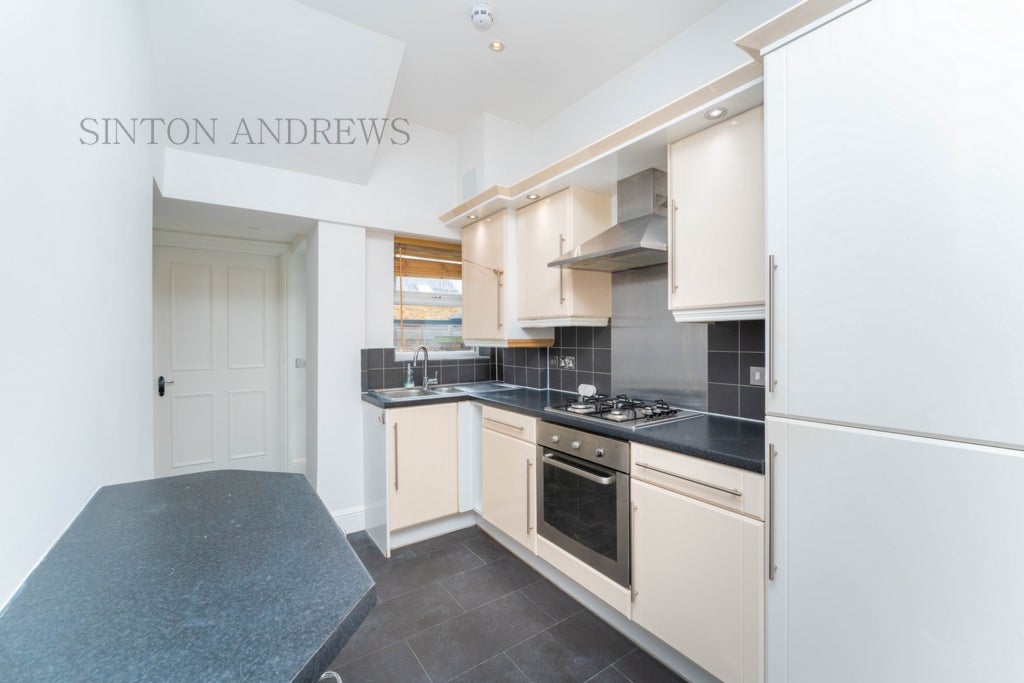 Flat Acton Lane in Greater London
