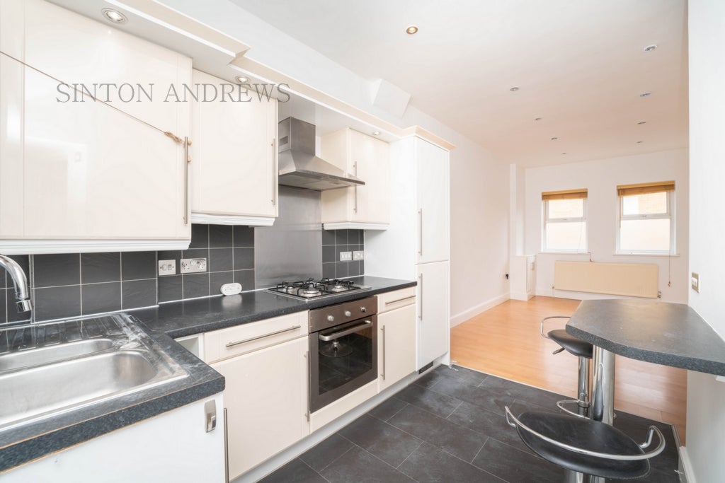 Flat Acton Lane in Greater London