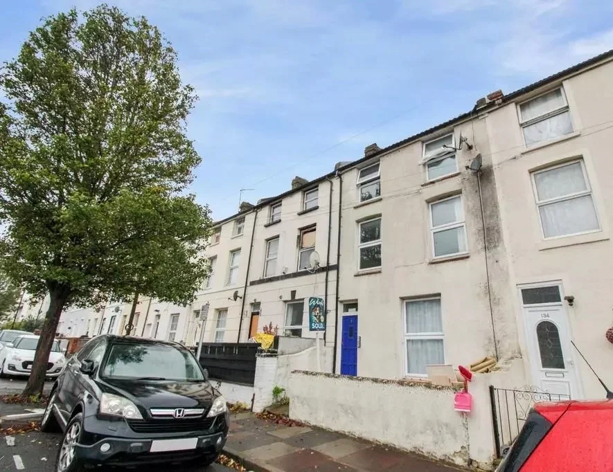 Room Wellington Street in Gravesham