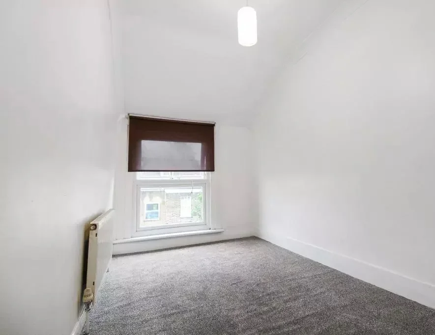 Room Wellington Street in Gravesham