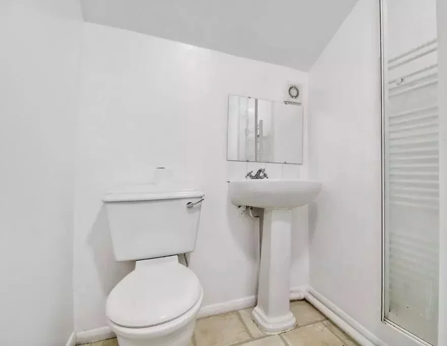 Room Wellington Street in Gravesham