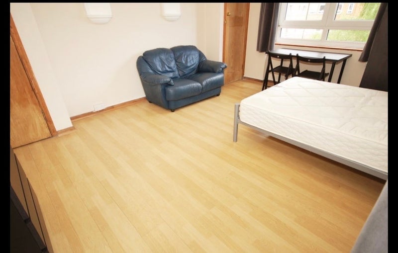 Room South End Close in Greater London