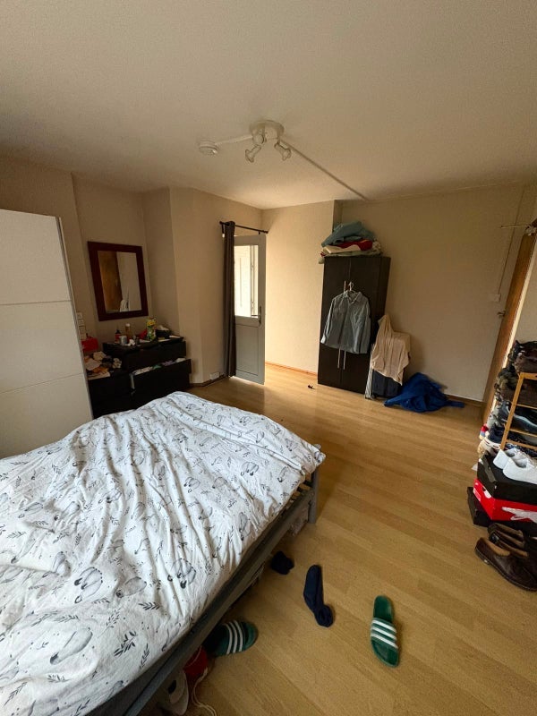 Room South End Close in Greater London
