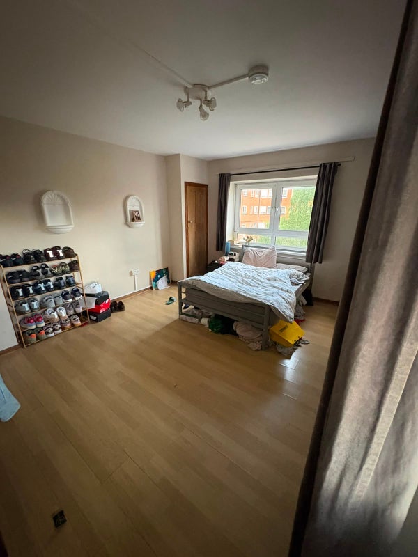 Room South End Close in Greater London