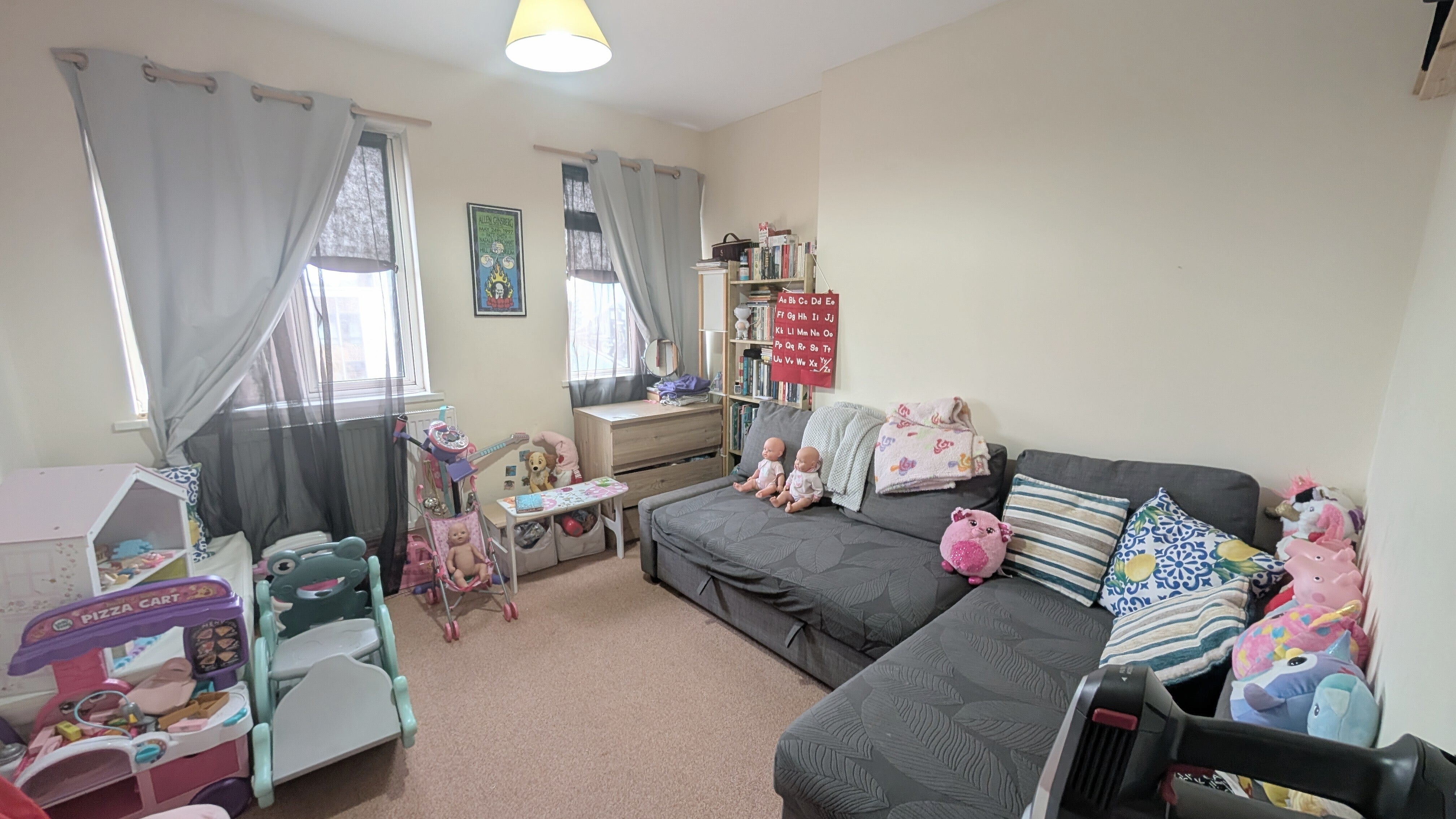Flat Imperial Drive in Greater London