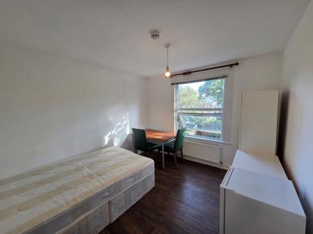 Flat Burgoyne Road in Greater London