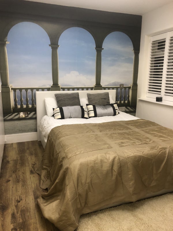 Room Crescent Rise in Greater London