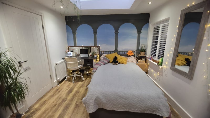 Room Crescent Rise in Greater London