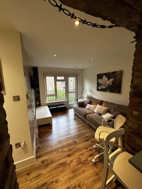 Room Crescent Rise in Greater London