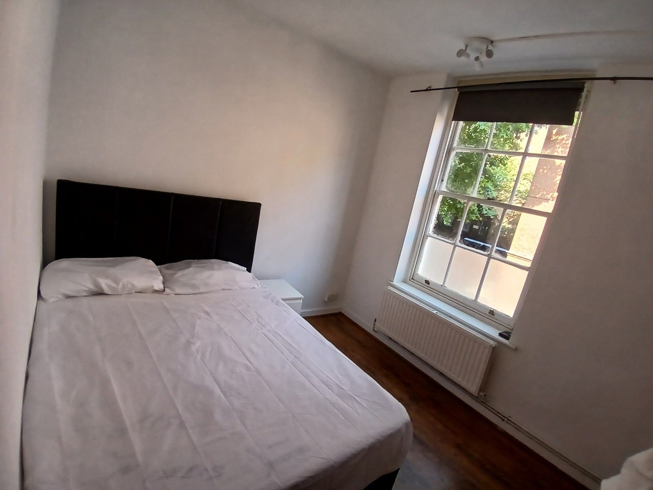 Flat Boundary Street in Greater London