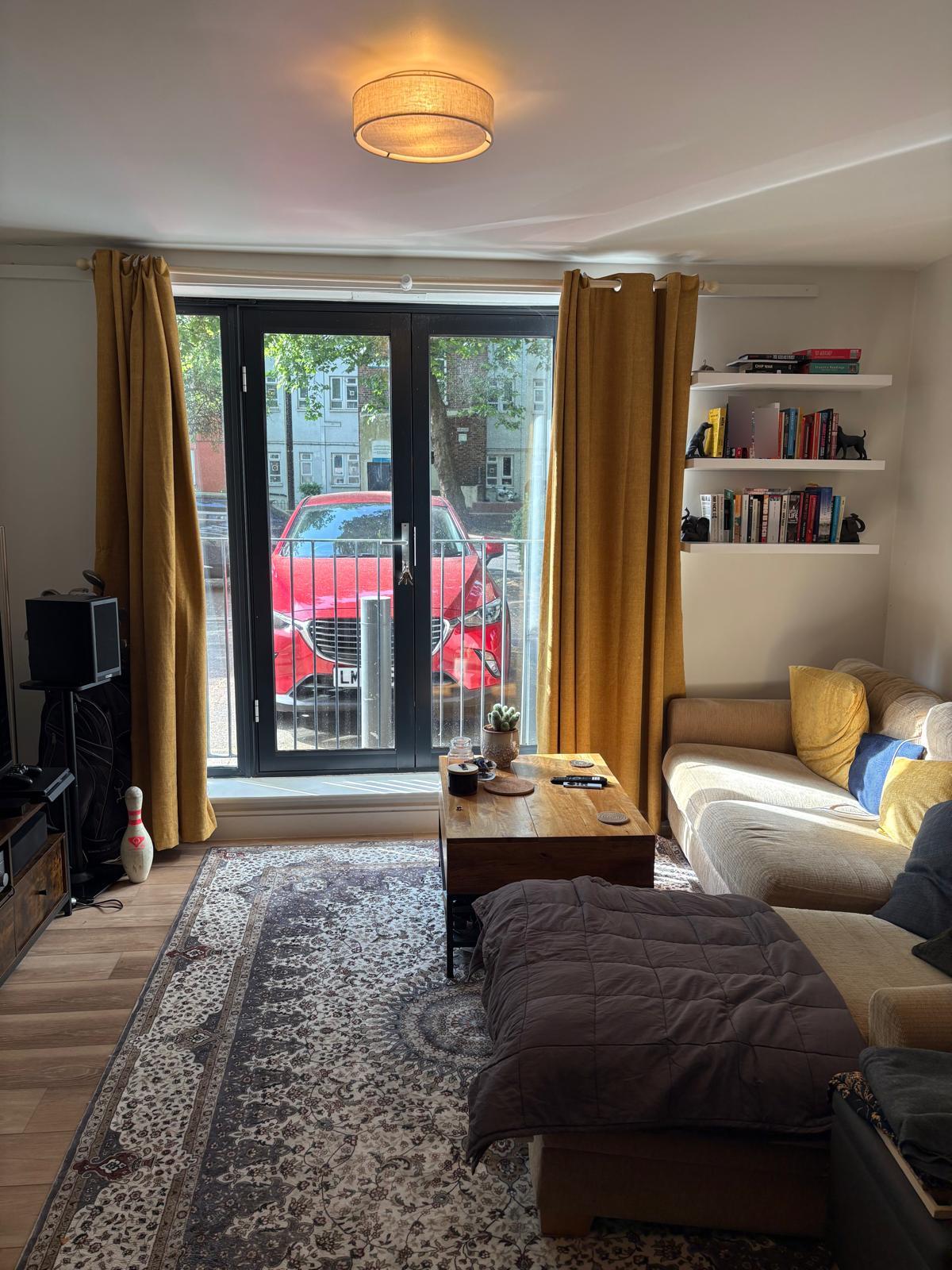 Flat Nunhead Crescent in Greater London