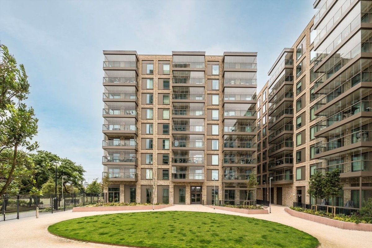 Flat Stroudley Walk in London