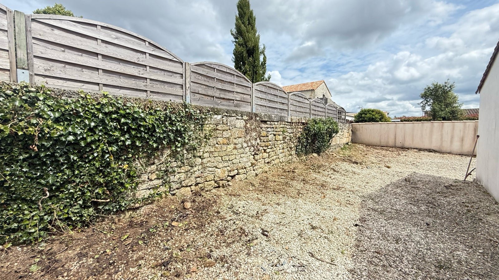Maison Rue de la Reine des Prés à Magné