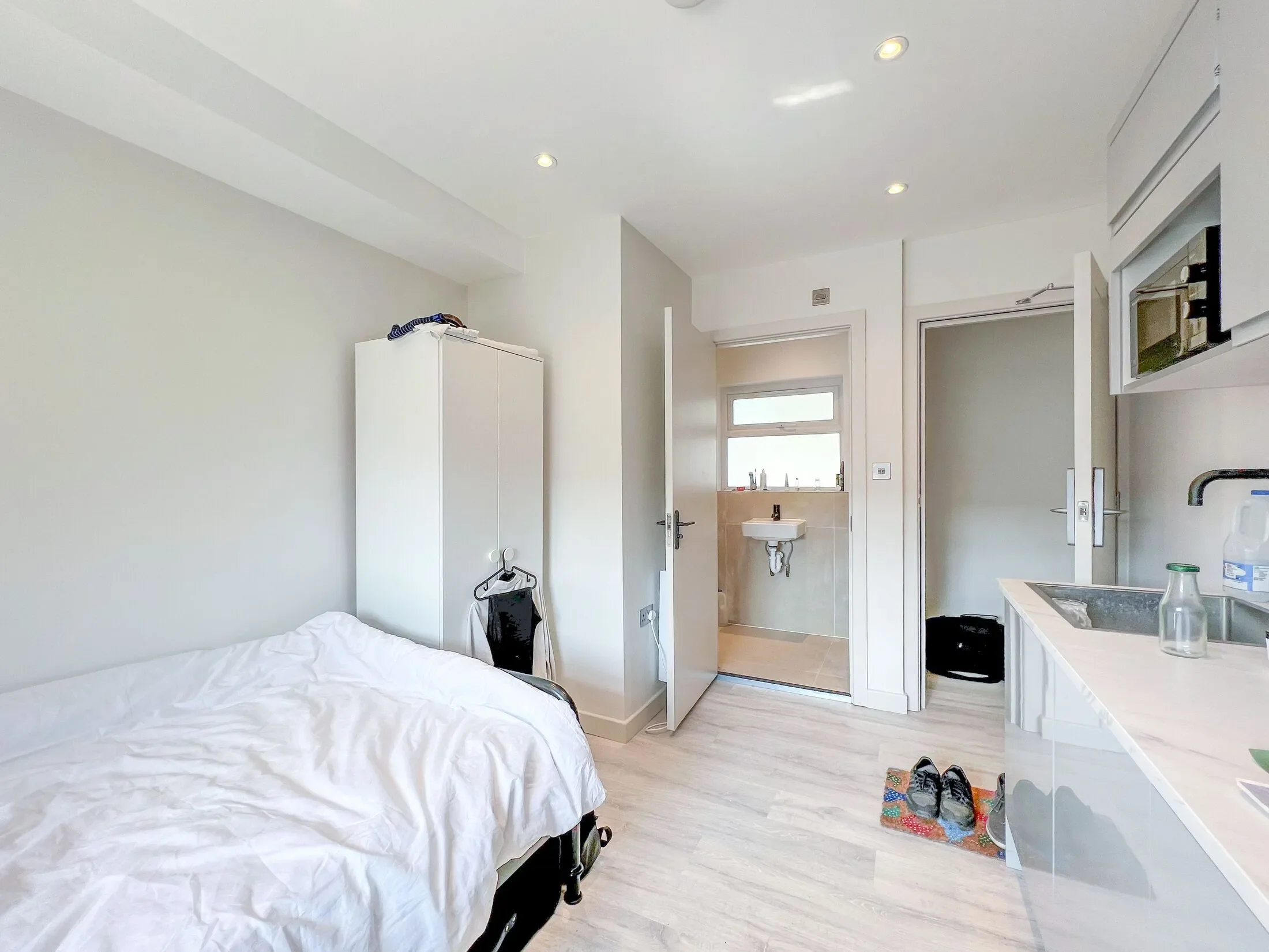 Room Addison Gardens in Greater London