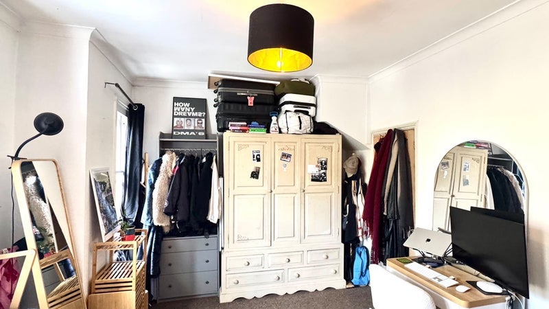 Room Brett Road in Greater London