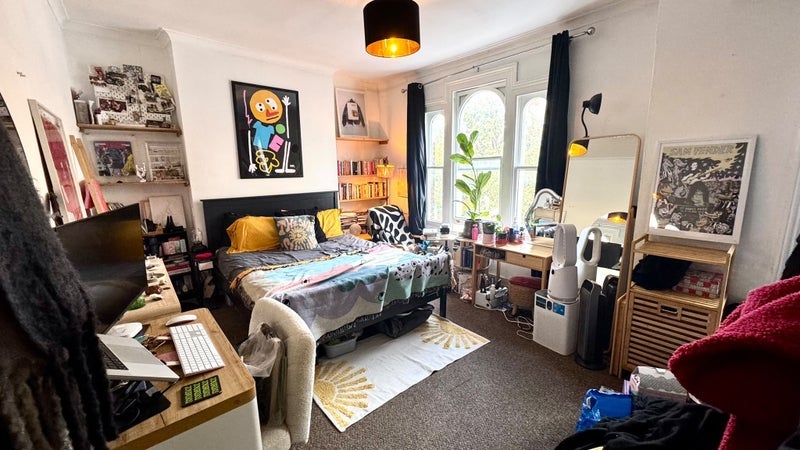 Room Brett Road in Greater London