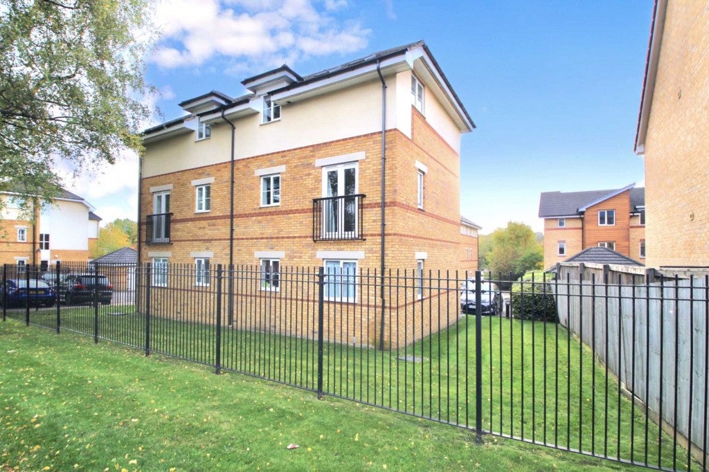 Flat Ebberns Road in Hemel Hempstead