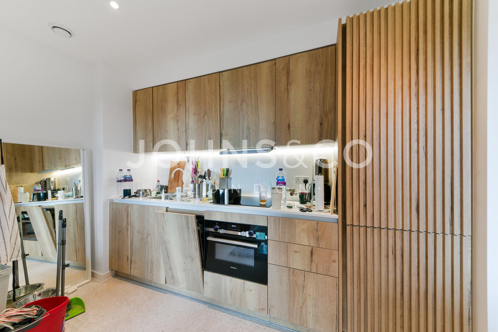 Flat Cendal Crescent in Greater London