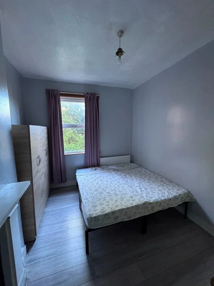 Room Earlsmead Road in Greater London