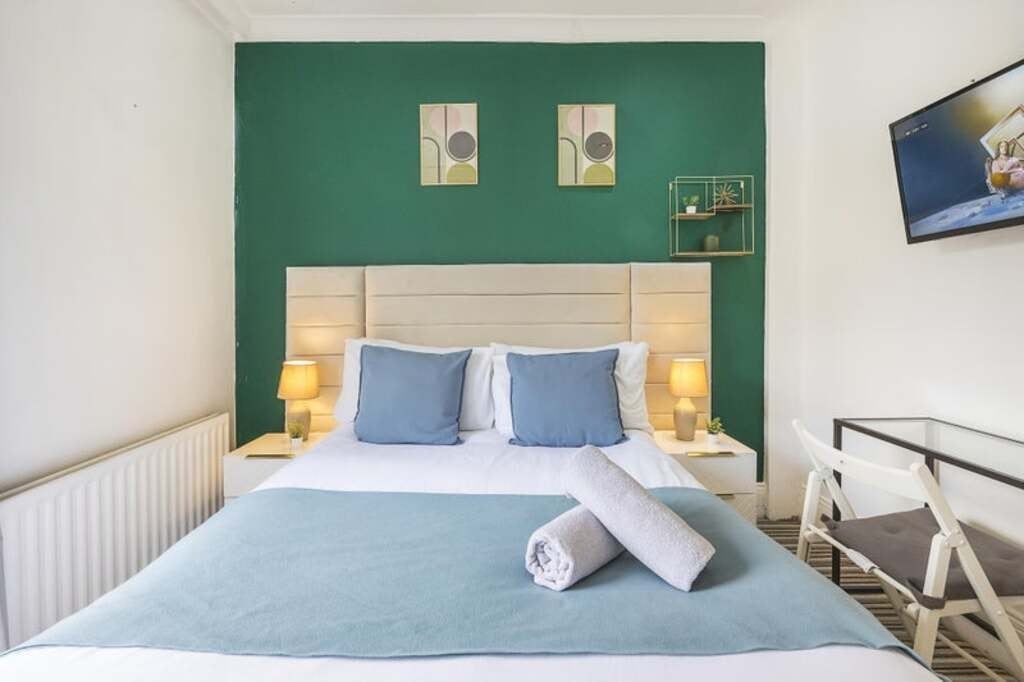 Room Studd Street in Greater London