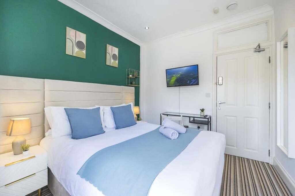 Room Studd Street in Greater London