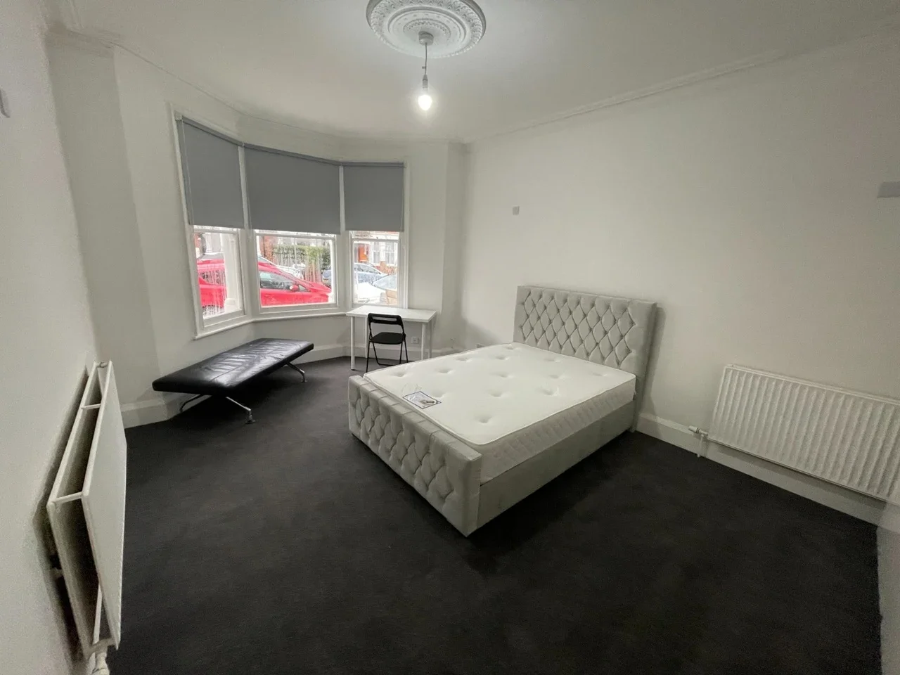 Room Kings Road in Greater London
