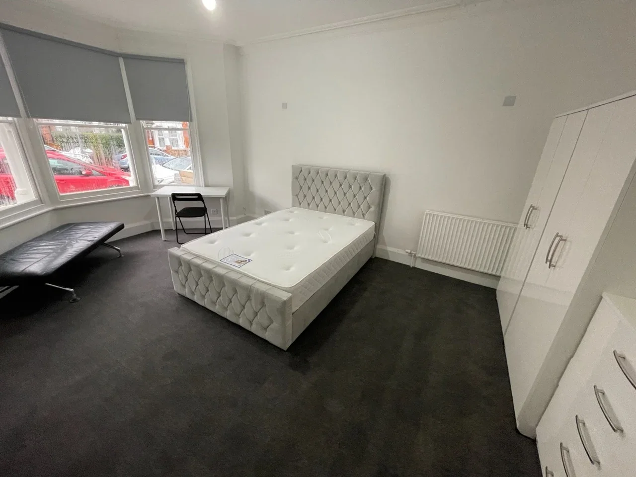 Room Kings Road in Greater London