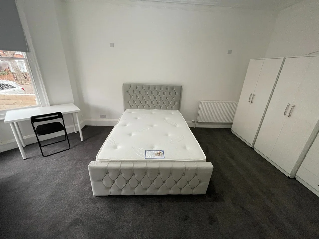 Room Kings Road in Greater London
