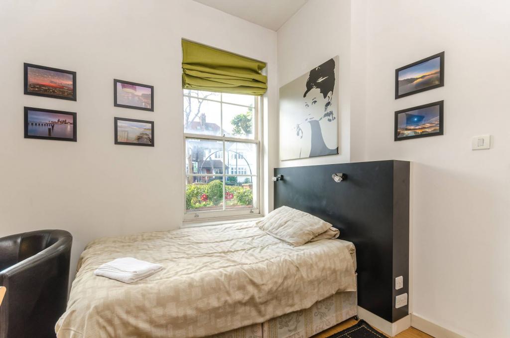 Flat Finchley Road in Greater London
