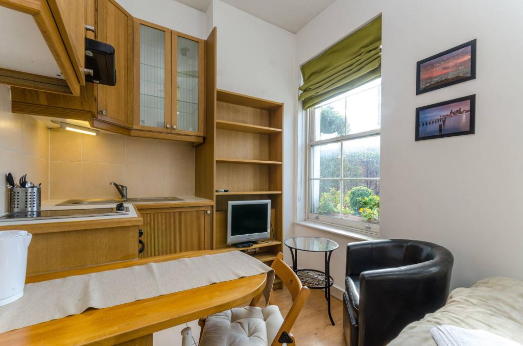 Flat Finchley Road in Greater London