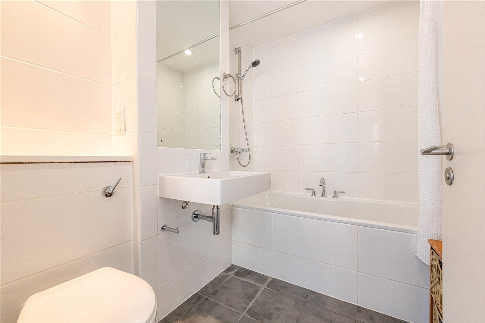 Flat Albion Yard in Greater London