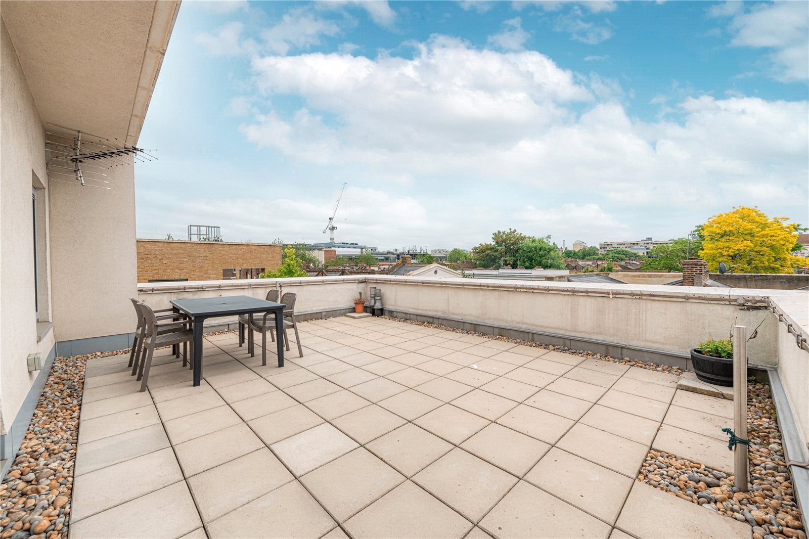 Flat Albion Yard in Greater London