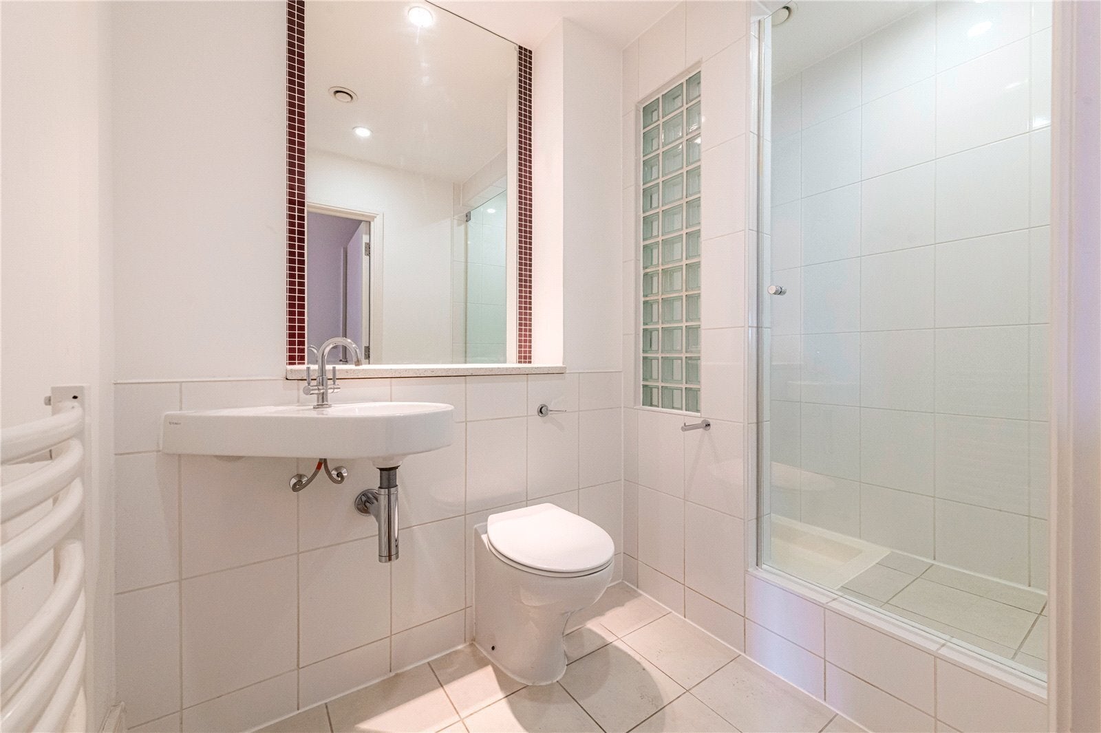 Flat Albion Yard in Greater London