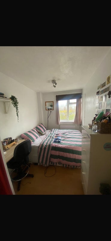 Flat Spenser Grove in Greater London