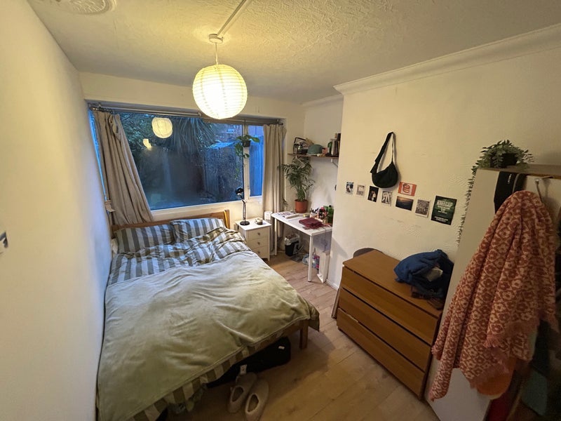 Flat Spenser Grove in Greater London