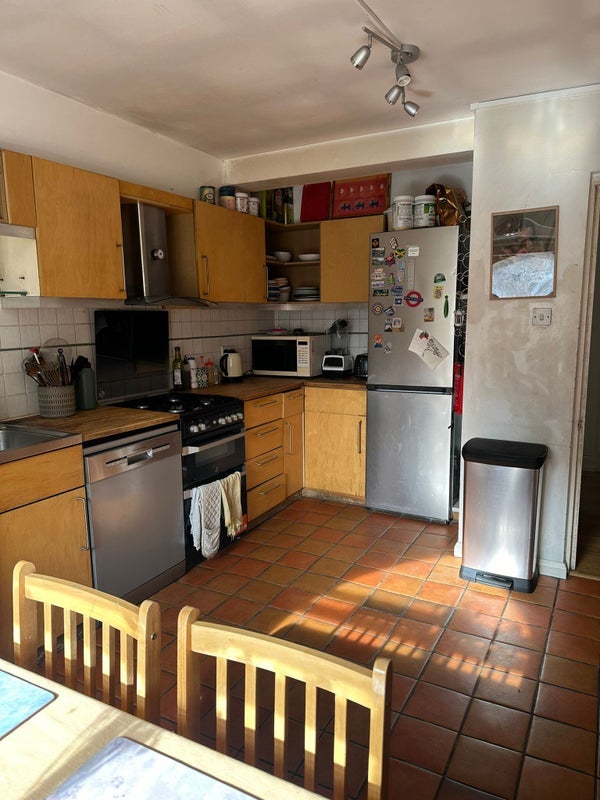 Room Hackney Road in Greater London
